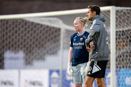 Djurgårdens målvaktstränare Andreas Isaksson och målvakt Hedvig Lindahl
