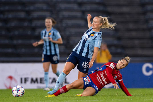 Djurgårdens Tove Almqvist och Vittsjös Katrina Gorry
