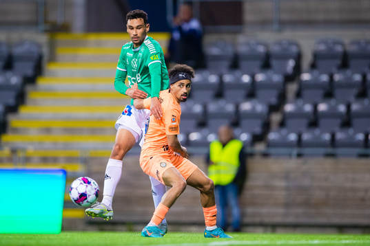 Brages Joakim Persson och AFC Eskilstunas Viktor Fors