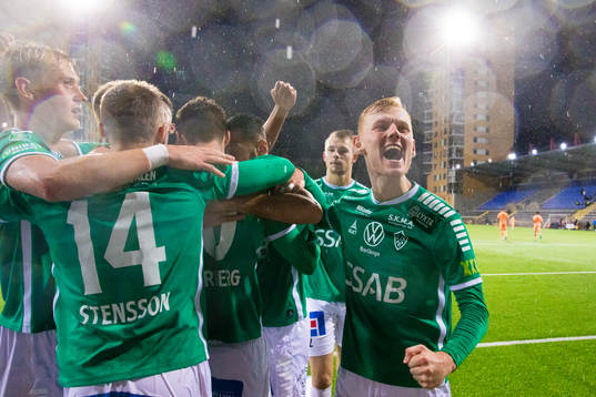 Brages Niklas Söderberg (m)  jublar med Henry Sletsjöe