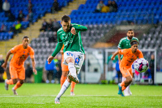 Brages Niklas Söderberg med en straff