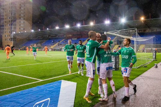 Brages Niklas Söderberg (m) jublar med Henry Sletsjöe