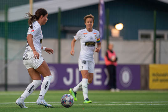 Häckens Emily Madril och Aivi Luik