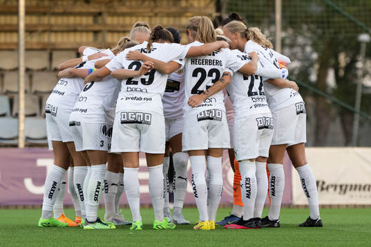 Häckens spelare innan fotbollsmatchen i Svenska Cupen