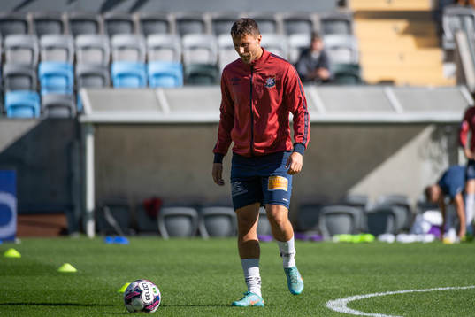 Örgrytes Jonathan Azulay innan fotbollsmatchen i