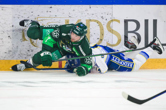Färjestads Axel Bergqvist och Leksands Oskar Lang