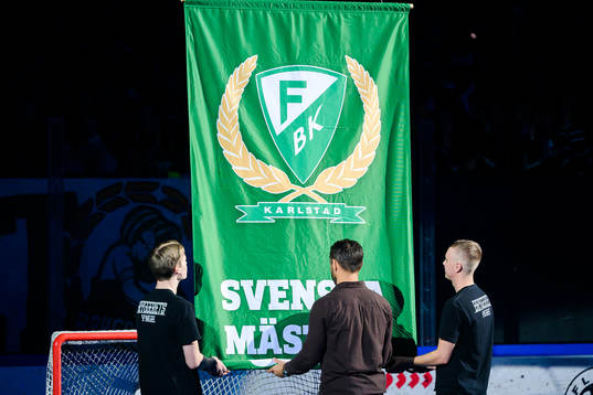 Färjestads före detta spelare Martin Johansson är med