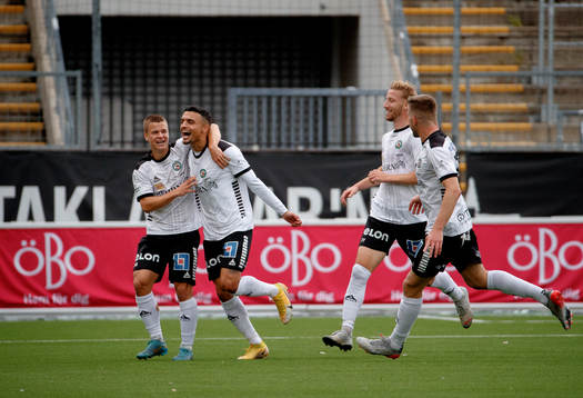 Örebros Ahmed Yasin jublar med Samuel Dahl och Kevin