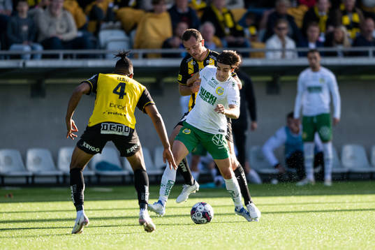 Häckens Even Hovland och Hammarbys David Concha Salas