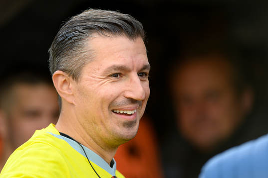 Domare Bojan Pandzic före fotbollsmatchen i Allsvenskan