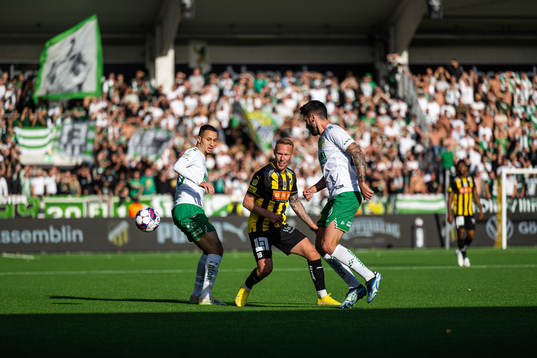 Hammarbys Abdelrahman Saidi och Häckens Mikkel Rygaard Jensen