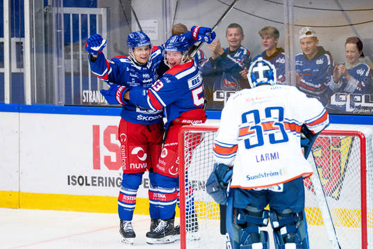 Oskarshamns John Dahlström och Anthon Eriksson jublar