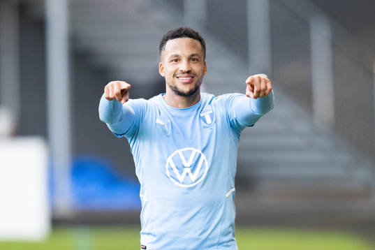 Malmö FFs Martin Olsson jublar efter slutsignalen