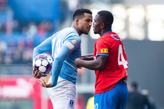 Malmö FFs Martin Olsson och Helsingborgs Diego Cesar De Oliveira