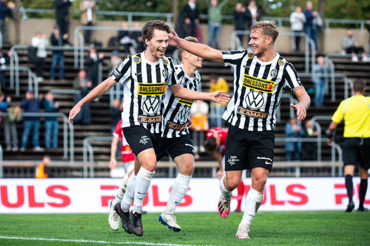Landskronas Filip Ottosson och Linus Olsson jublar
