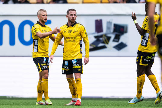 Elfsborgs Rasmus Alm jublar med Simon Strand efter 1-0