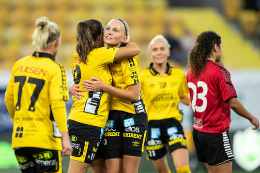 Elfsborgs Johanna Kalinski Köhlqust jublar med Matilda