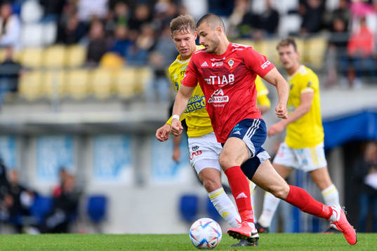 Falkenbergs Taylor Silverholt och Vänersborgs Milos Andelkovic