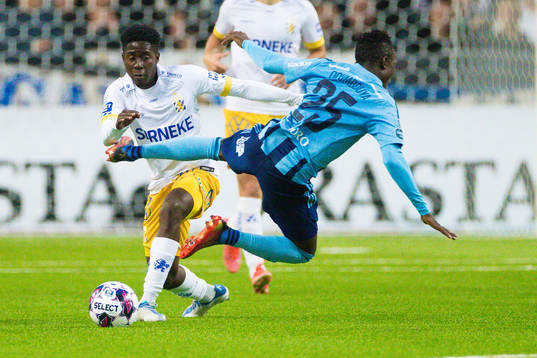 IFK Göteborgs Abundance Salaou och Djurgårdens Amadou Doumbouya