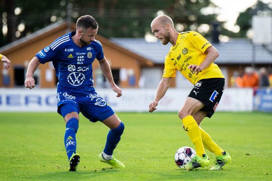 GIF Sundsvalls Robert Lundström och Mjällbys Viktor Gustafson