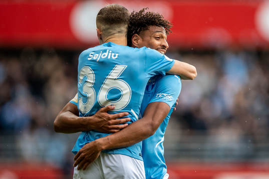 Malmö FFs Patriot Sejdiu och Joseph Ceesay jublar efter 0-1