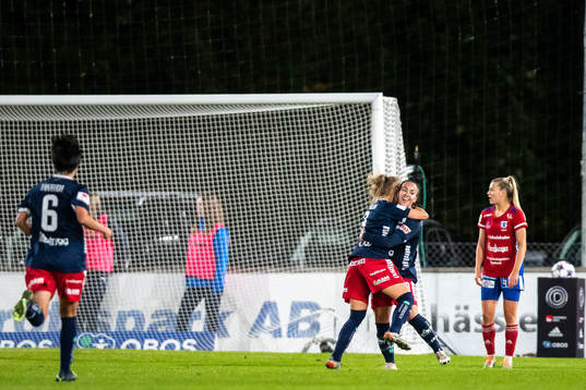 Linköpings Michelle De Jongh jublar efter 1-1
