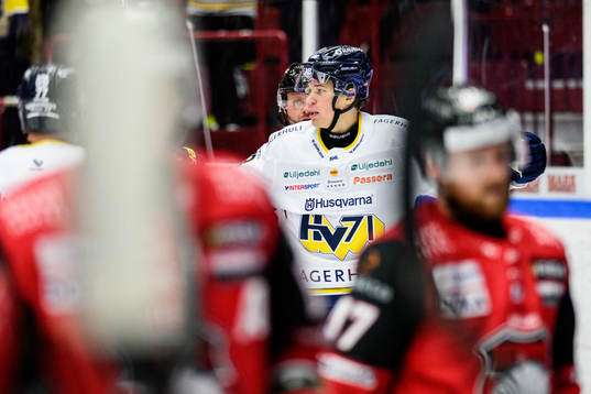 HV71s Måns Lindbäck jublar