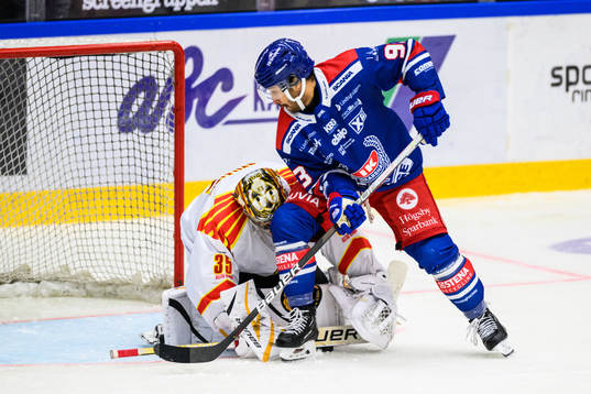 Brynäs målvakt Veini Vehviläinen och Oskarshamns Cameron