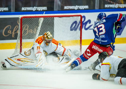 Brynäs målvakt Veini Vehviläinen och Oskarshamns Jiri