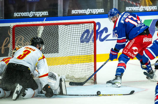 Brynäs målvakt Veini Vehviläinen samt Niklas Friman och