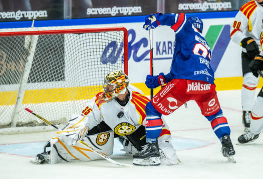 Brynäs målvakt Veini Vehviläinen och Oskarshamns Cameron