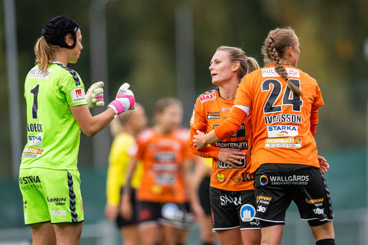 Kristianstads målvakt Melina Leock, Maja Bodin  och
