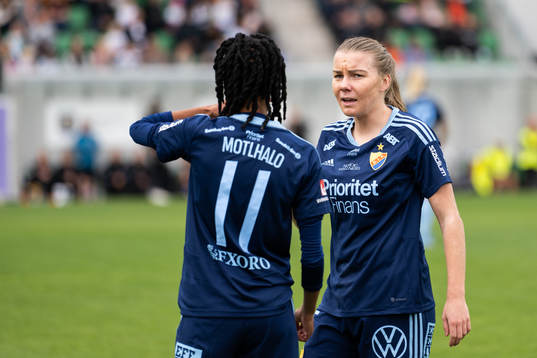 Djurgårdens Linda Maserame Motlhalo och Ebba Hed