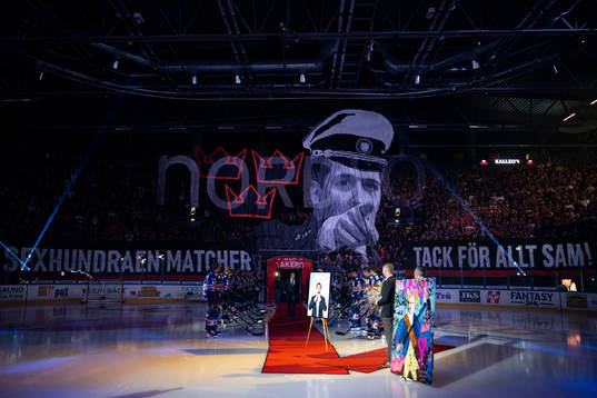 Växjös tidigare tränare Sam Hallam uppmärksammas