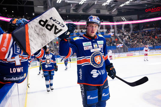 Växjös Joel Persson jublar