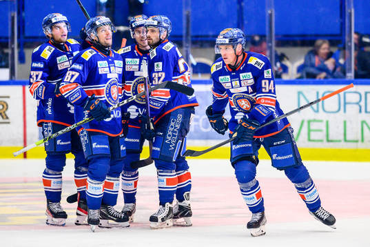 Växjös Joel Persson jublar