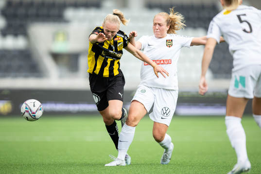 Häckens Molly Johansson och Brommapojkarnas Alice Ahlberg