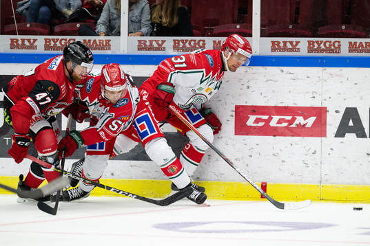 Malmö Redhawks Joakim Ryan i en kamp mot Frölundas Mats