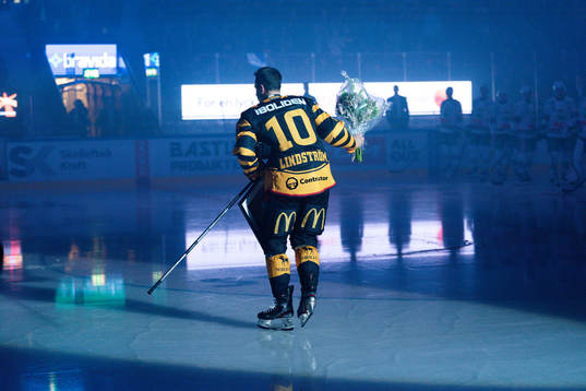 Skellefteås Joakim Lindström får blommor för mest