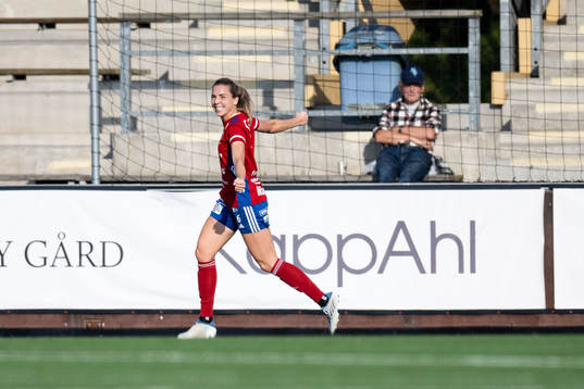 Vittsjös Clara Markstedt jublar efter 1-2