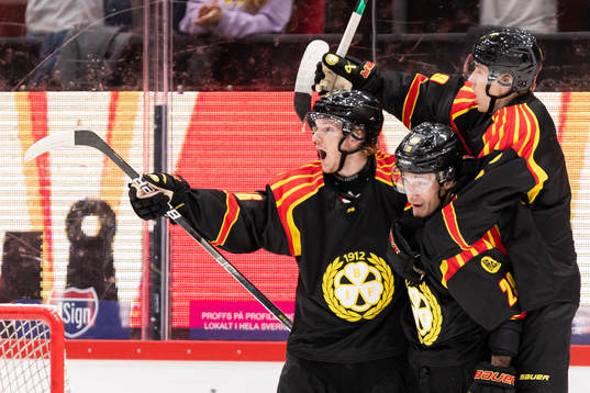 Brynäs Oscar Birgersson jublar