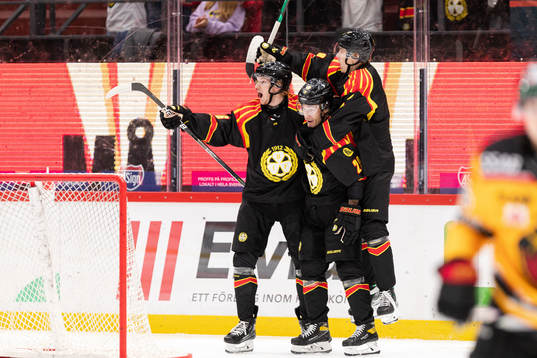 Brynäs Oscar Birgersson jublar