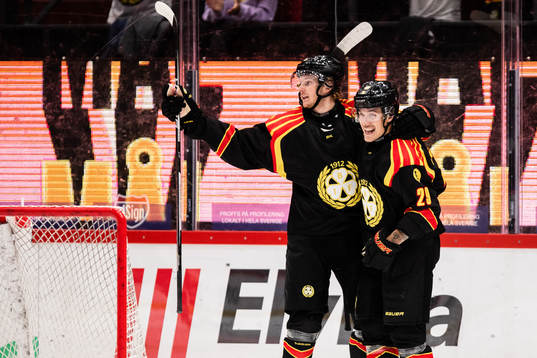 Brynäs Oscar Birgersson jublar