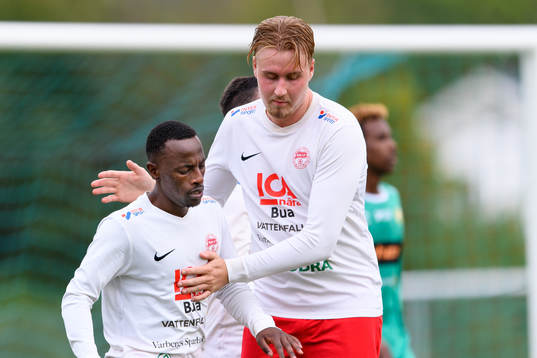 Buas Isaac Armel Yamuremye jublar med Rasmus Nilsson