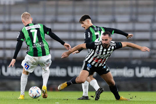 Lindomes Robert Lipovac mot GAIS Joackim Åberg och Emin Grozdanic