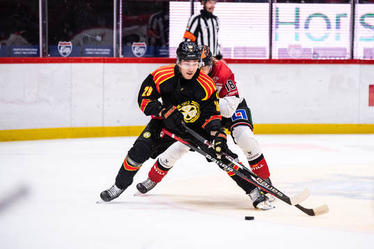 Brynäs Oscar Birgersson och Örebros Rodrigo Abols