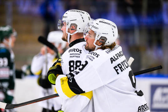 Västerås Jesper Kokkonen och Mikael Frycklund jublar