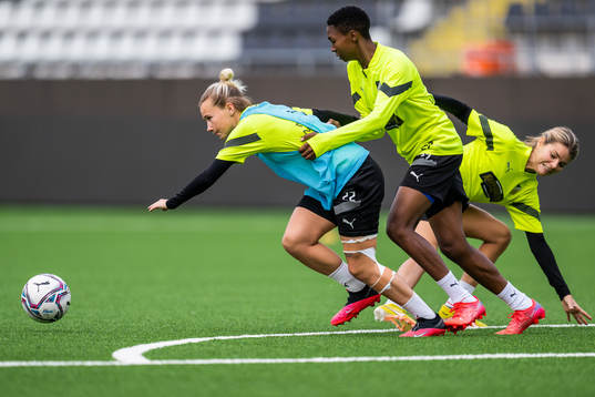 Marika Bergman Lundin, Aisha Ahmed Abdulle and Andrine