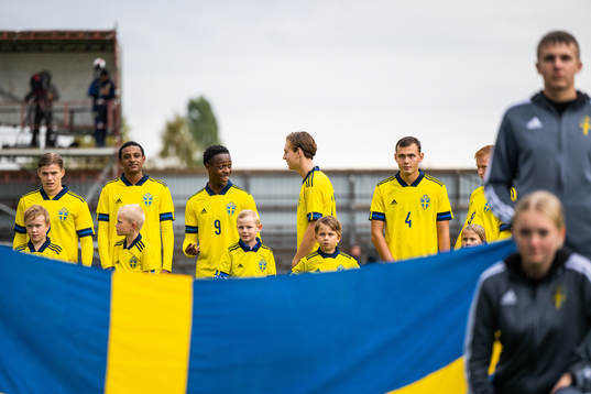 Sveriges Felix Eriksson, Amar Ahmed Fatah , Richie Omorowa, Fredrik Nissen och Casper Eklund vid line up