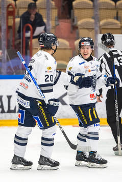 Karlskogas Linus Karlsson jubel